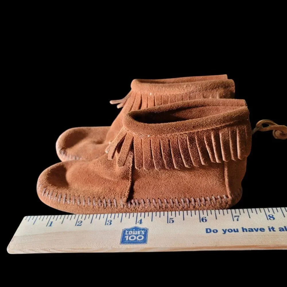Minnetonka Girls Fringe Moccasin Boots Size 11 Suede Back Zip